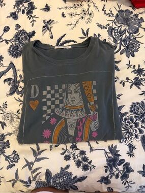 Daydreamer Charcoal Graphic Queen of Hearts Short Sleeve Tee